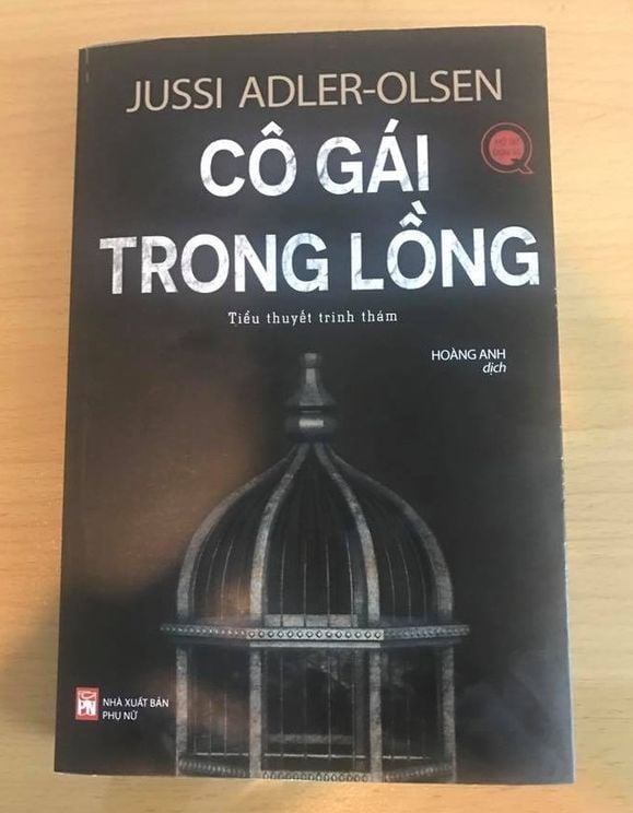 Cô Gái Trong Lồng